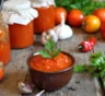 Несколько банок из 1 кг сладкого перца: эта густая паста хорошо идет к мясу, рыбе и гарнирам