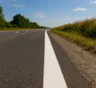 Пересек сплошную справа — и это законно: в каких случаях разметка 1.2 не запрещает маневр