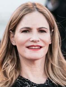 Female or Women Celebrity Hairstyles: Jennifer Jason Leigh