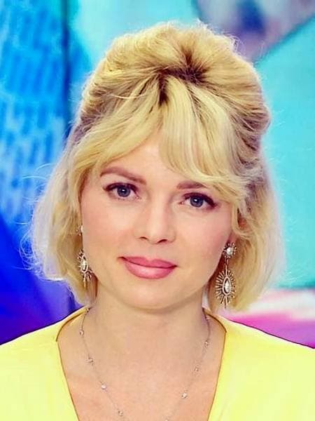 Голая Елена Николаева (Телеведущая)