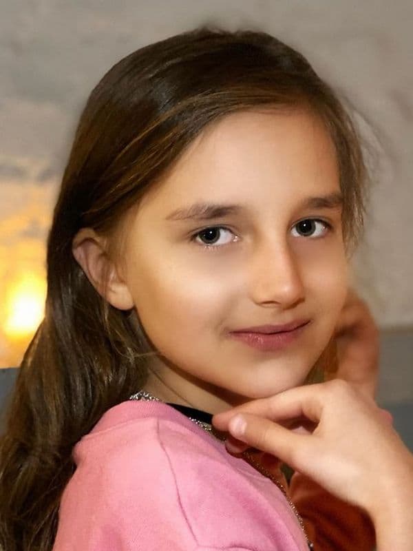 Она уже совсем взрослая: как сейчас выглядит единственная внучка Пугачевой Клава Земцова