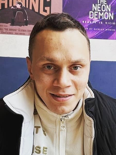 «Хотели унизить»: брата ММА-бойца Тарасова жестко избили фаллоимитатором во дворе