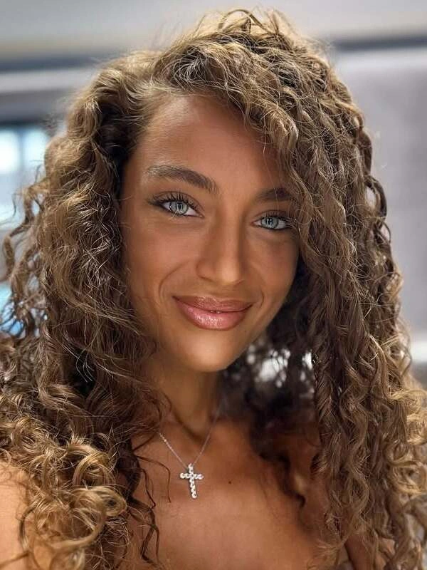 Волхов қаласының сексуалды әйелдері