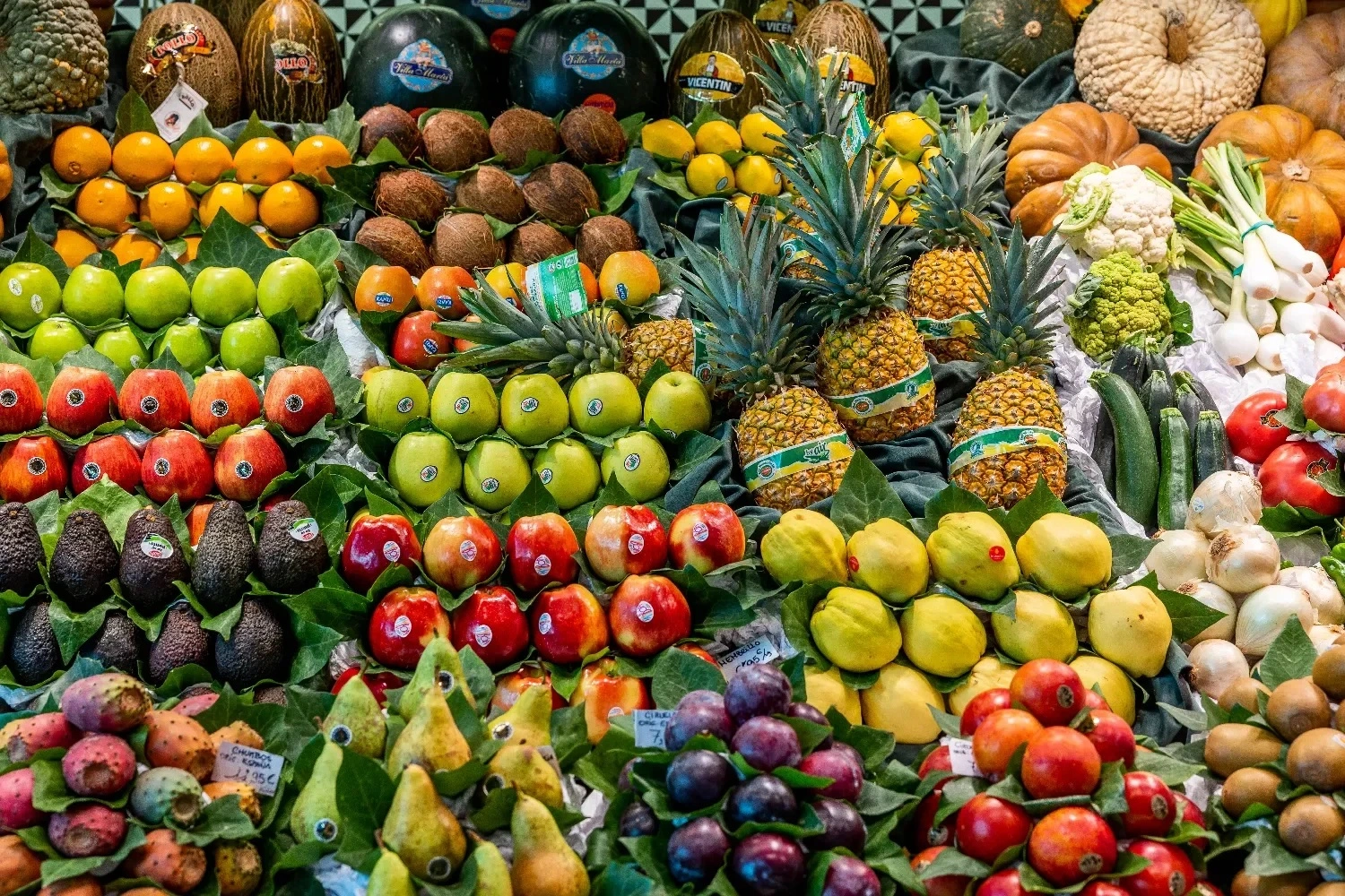 Блестят подозрительно аппетитно: что скрывает воск на фруктах и как снять его почти полностью