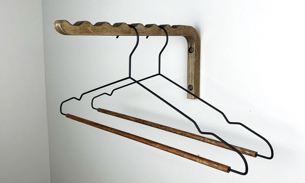 Ломать — значит улучшать: необычное применение вешалки, которое экономит место и деньги