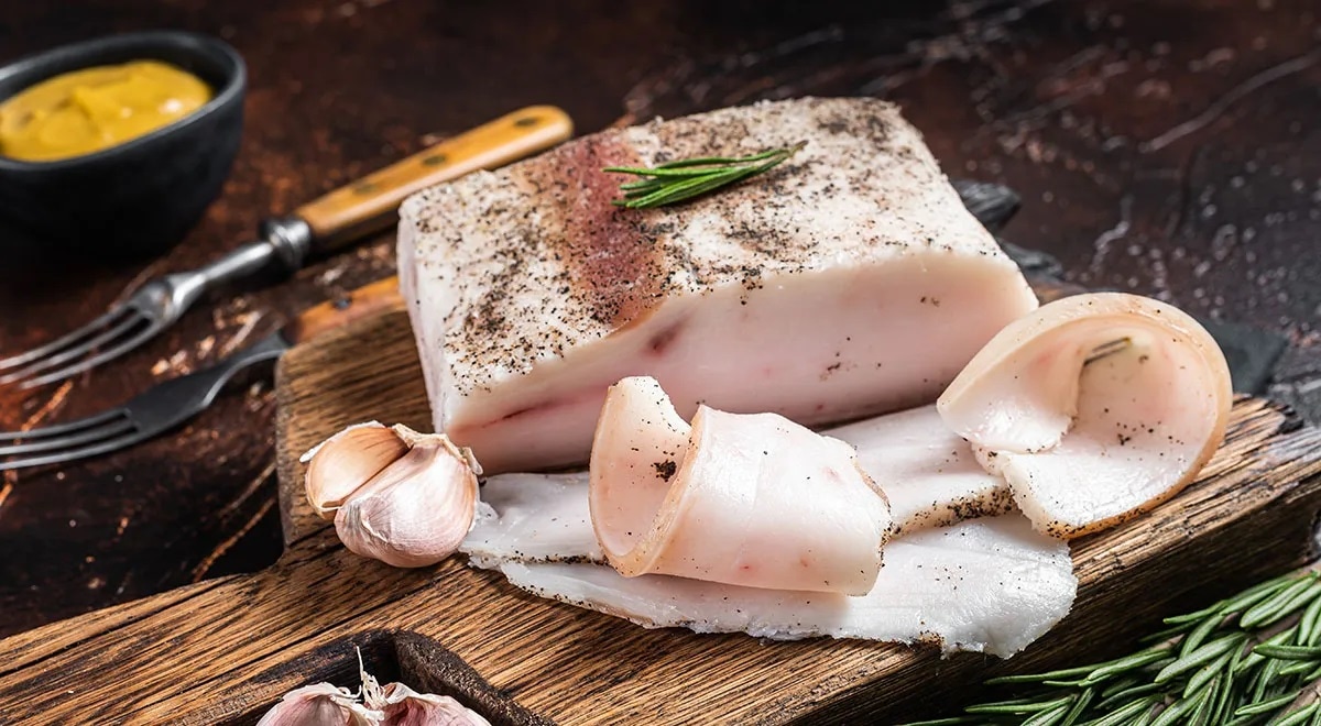 Зимний продукт с неожиданной пользой: почему сало называют источником витаминов для холодного сезона