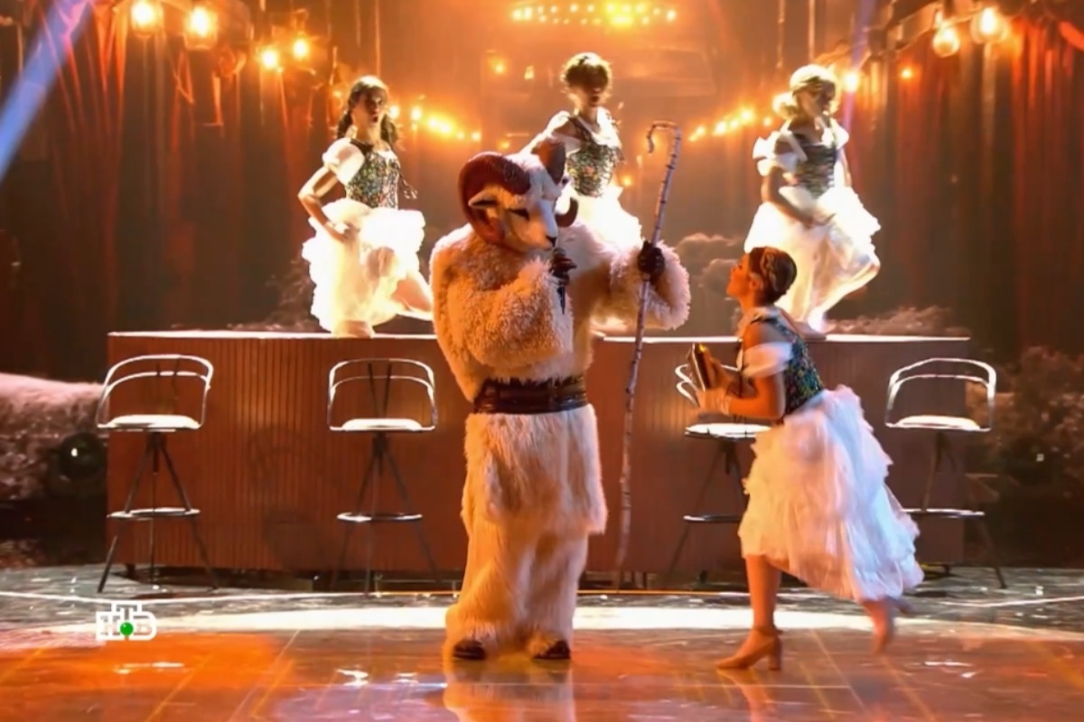 Баран на шоу «Маска»: угадываем, кто скрывается в этом образе