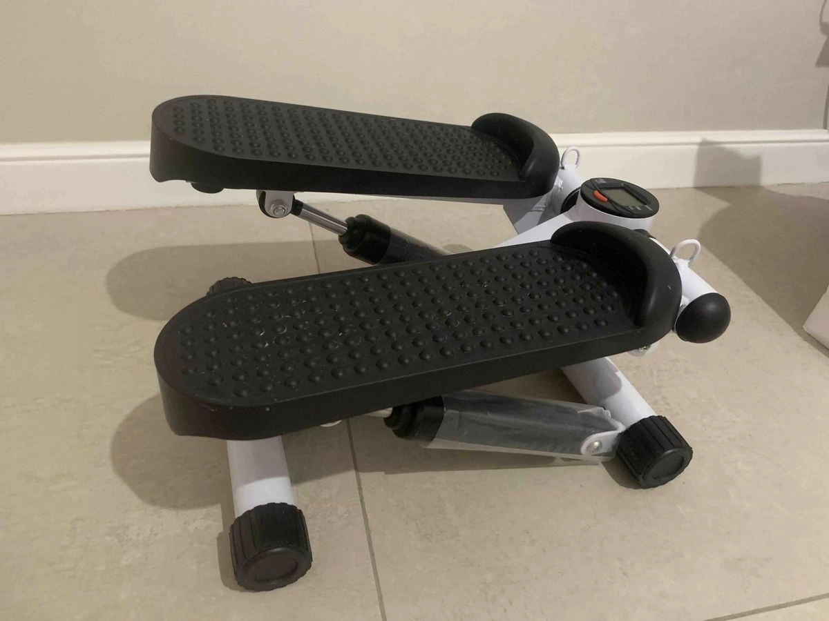 Компактный тренажер для маленькой квартиры: чем хорош степпер и как выбрать лучший вариант