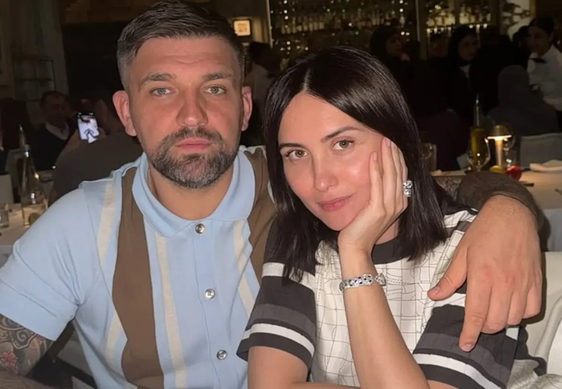 Из толпы в загс: 5 звезд, которые выбрали в жены своих фанаток