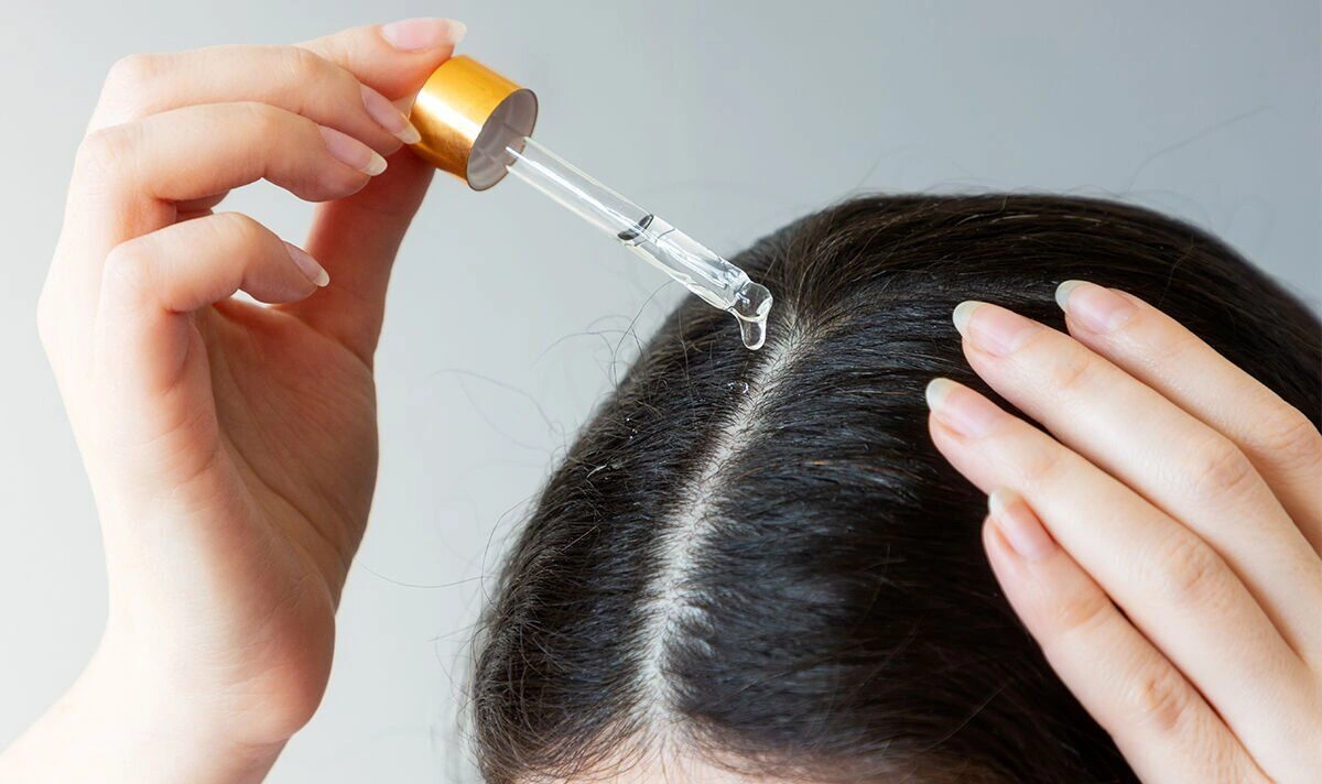 Если начали выпадать волосы: это старое средство из бабушкиных запасов укрепит уставшие корни