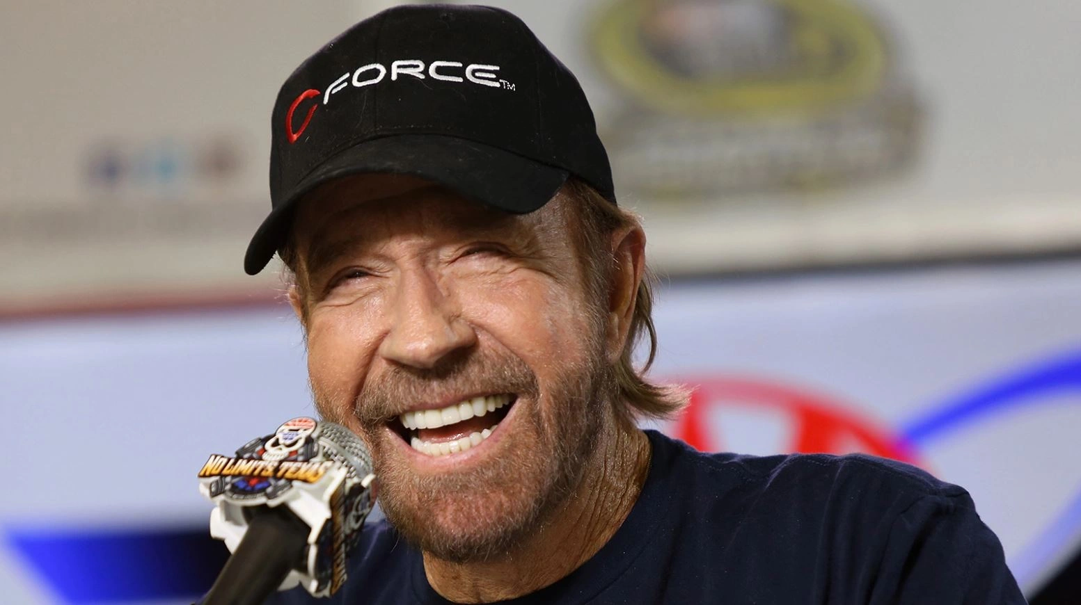 30 лет брака и жена на 23 года младше: о личной жизни Чака Норриса