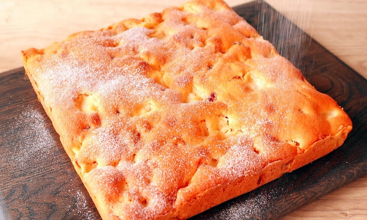 Этот рецепт ломает стереотипы: постный яблочный пирог — сочный, насыщенный, без яиц и молока