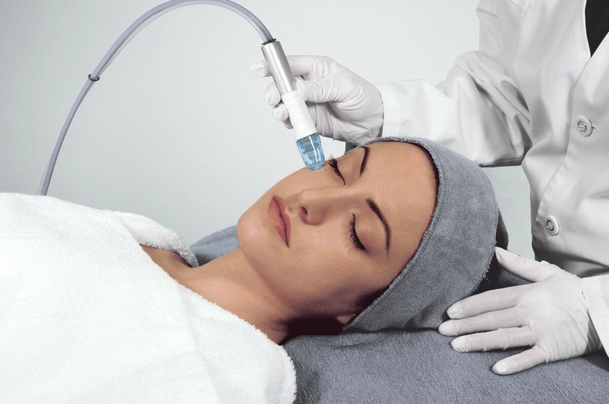 Чистка лица без травм и боли: чем вакуумный метод отличается от механического и кому он подойдет