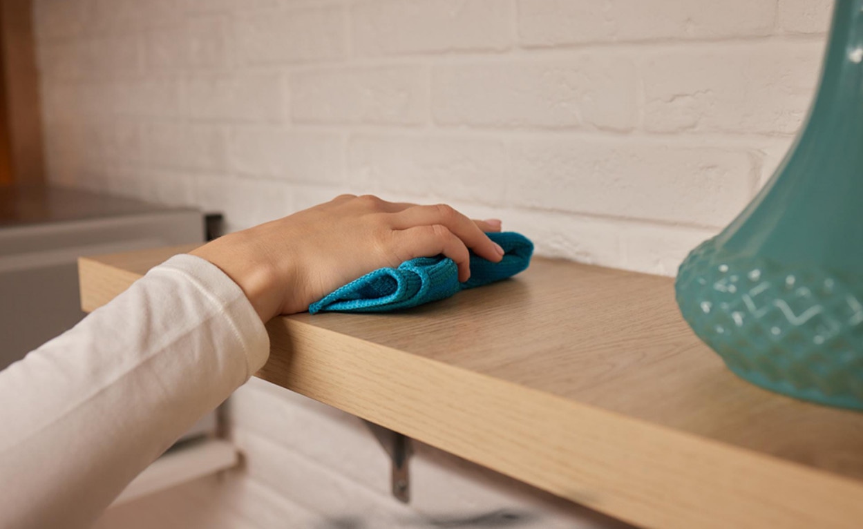 Пыль не оседает после такой уборки: советский лайфхак с чаем, который дает эффект чистоты надолго