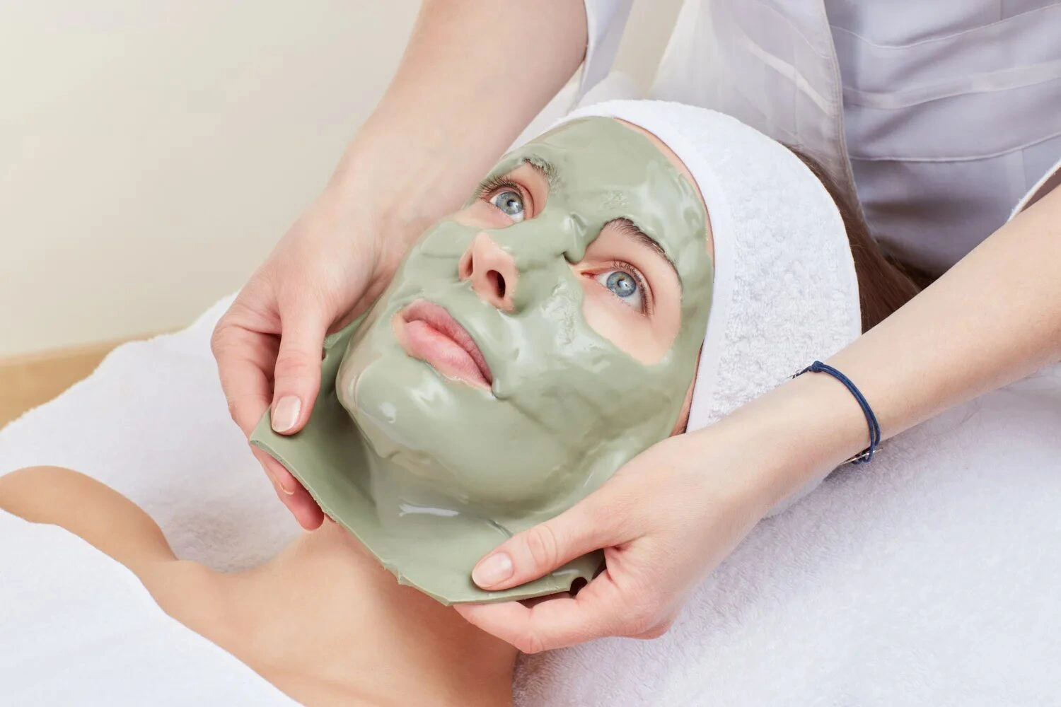 Этот тип масок не похож на другие: альгинатные маски дают результат, который сложно не заметить