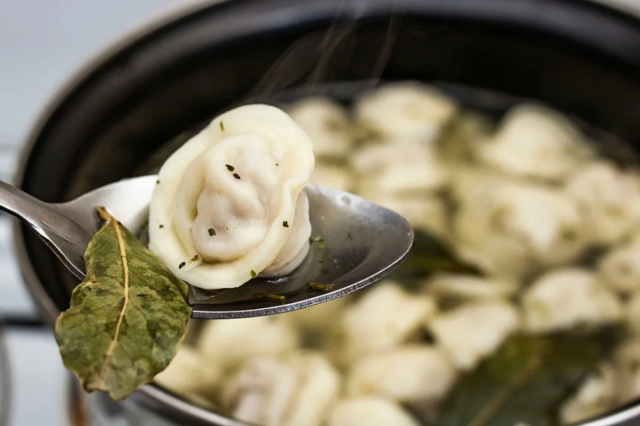 Как прокачать покупные пельмени: эти добавки обогащают вкус даже самых дешевых полуфабрикатов