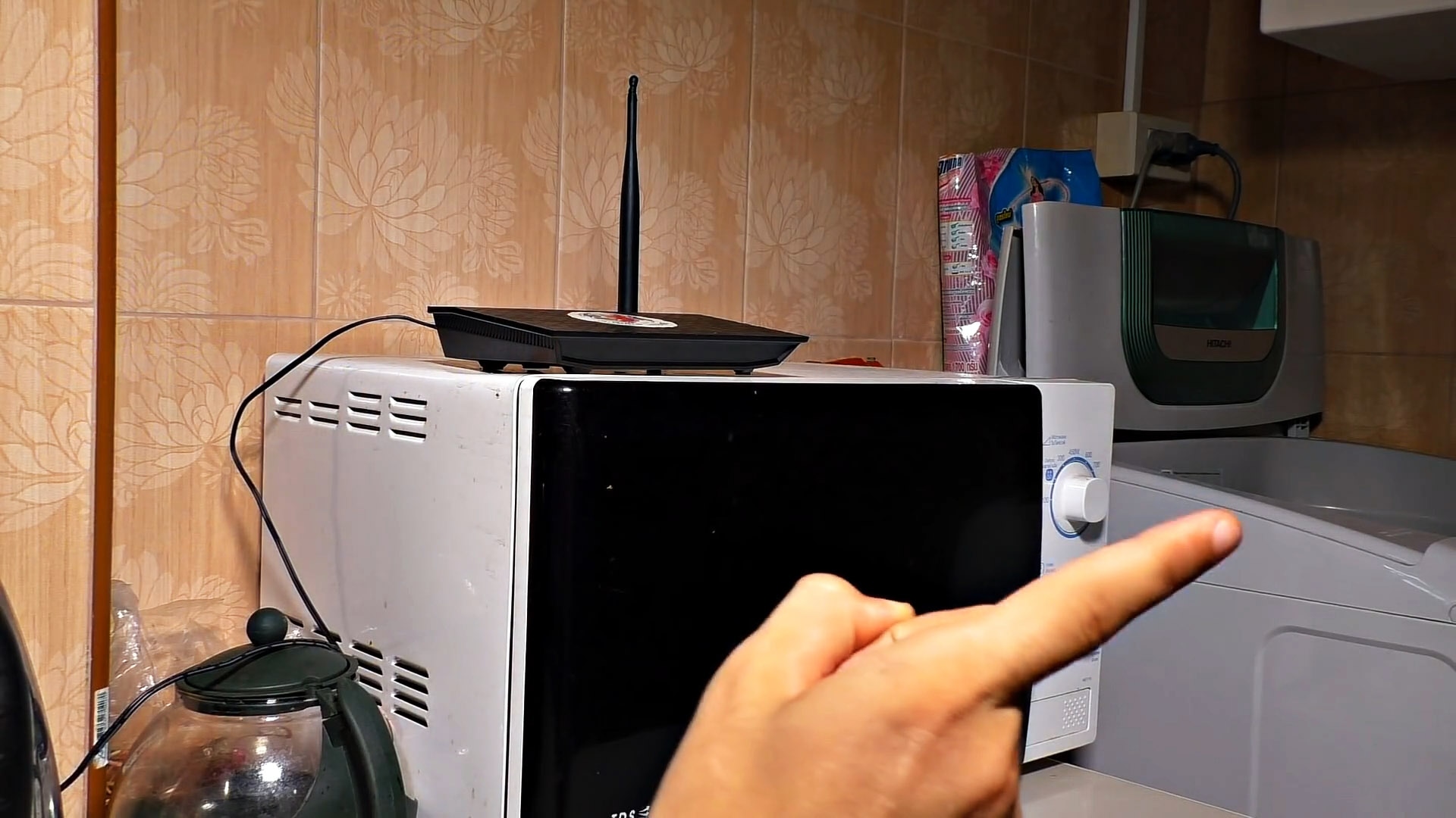 Эти места в квартире глушат сигнал Wi-Fi: где ни при каких условиях нельзя ставить роутер и почему