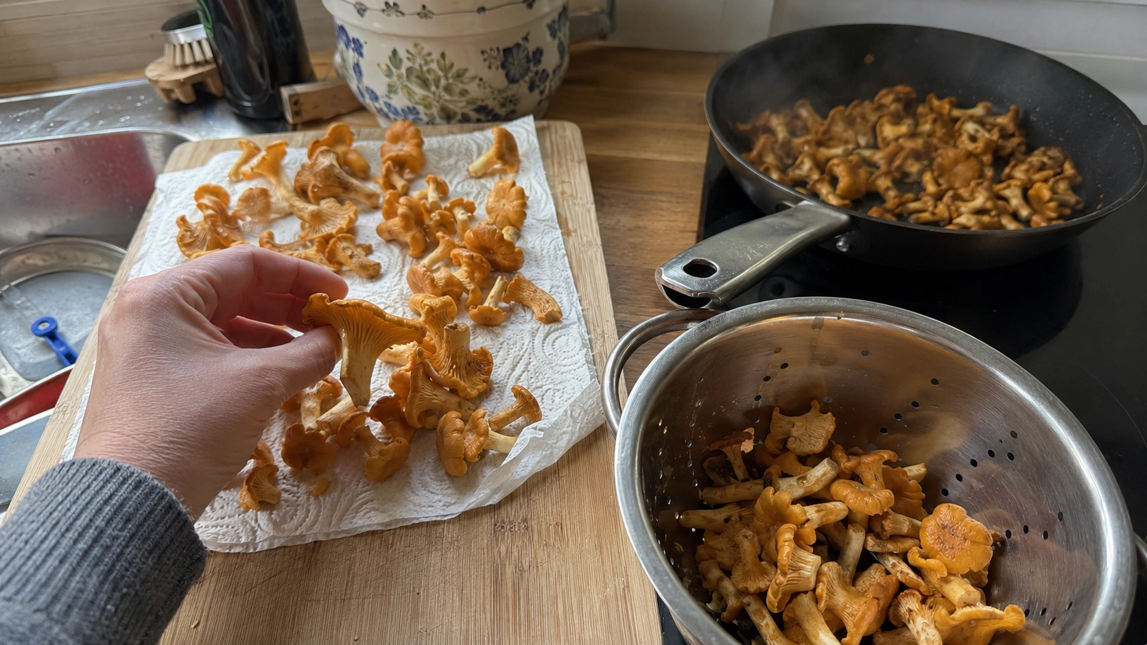Пожарили лисички — и вкус разочаровал: почему дело не в грибах, а в ошибке при подготовке