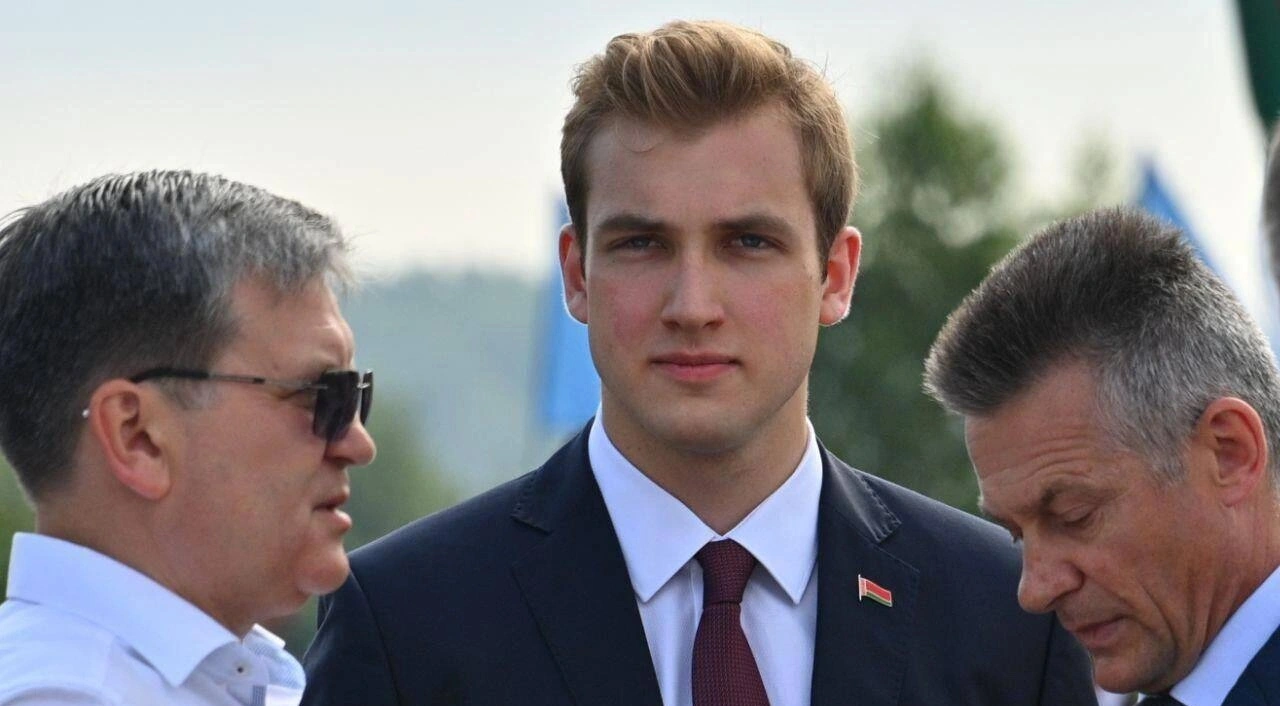 Александр Лукашенко отправил сына в армию: Коля Лукашенко стал лейтенантом элитного подразделения