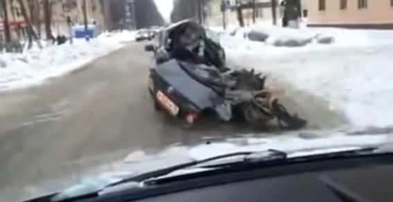 Трахает в машине видео