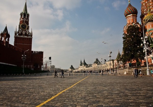 Красная площадь роли. Красная площадь взгляд. Идеи фото на красной площади. Красная площадь ужатая картинка. Мужские фото на красной площади.