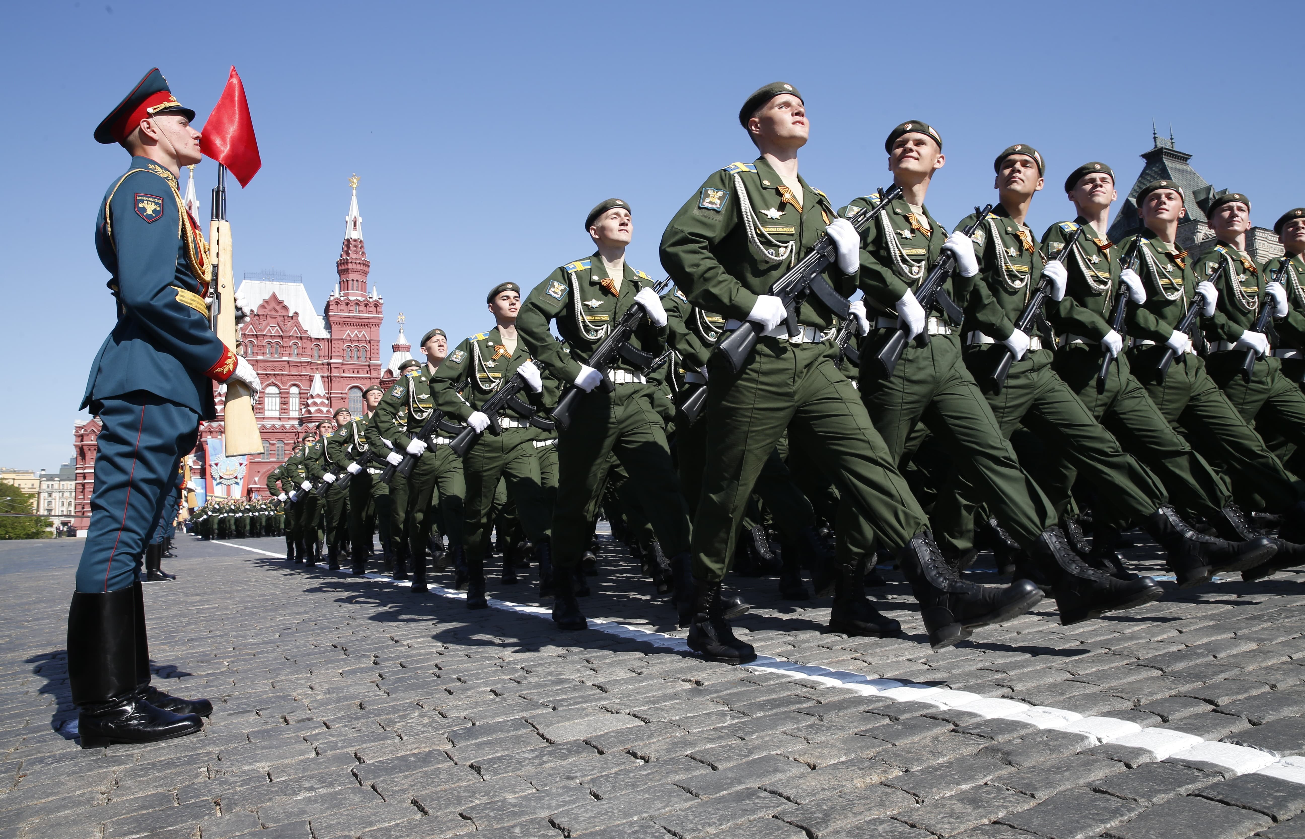 Вооруженные силы это. Парад Победы на красной площади 2015. Российская армия. Солдаты на параде. Российская армия парад.