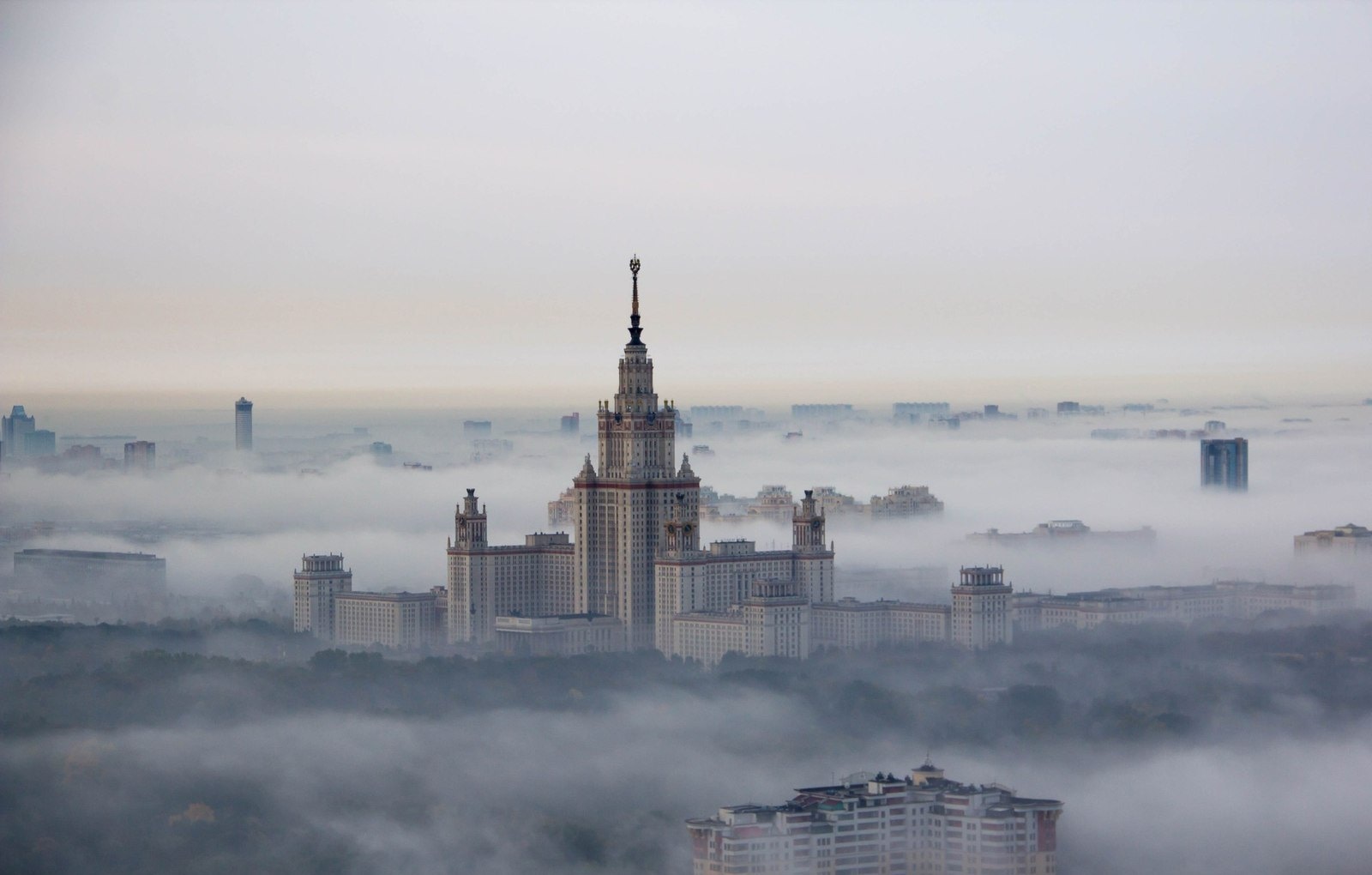 раннее утро в москве