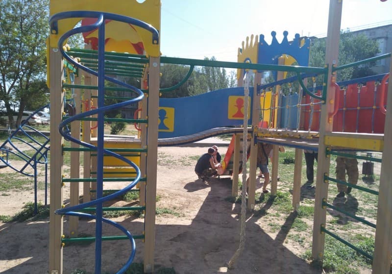 Власти сурово проучили россиянку за претензии к детской площадке