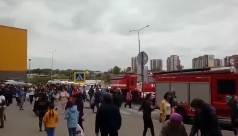 При пожаре в торговом центре Иркутска пострадали восемь детей