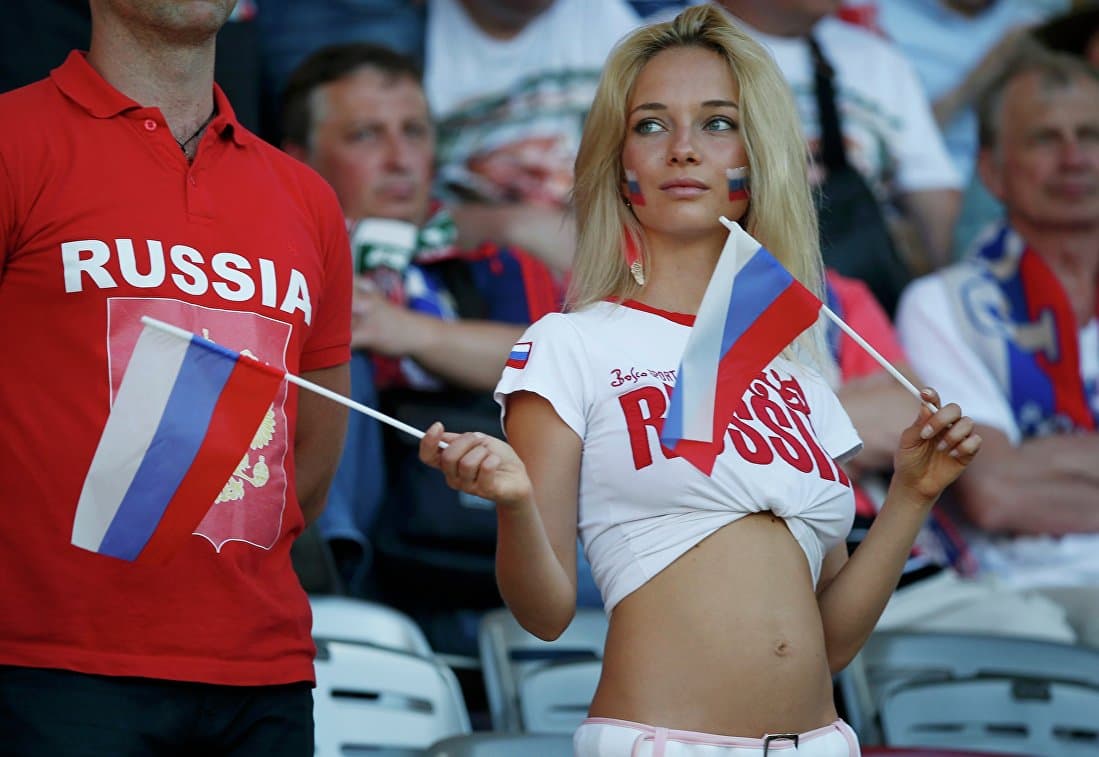 Сексуальные болельщицы сборной России