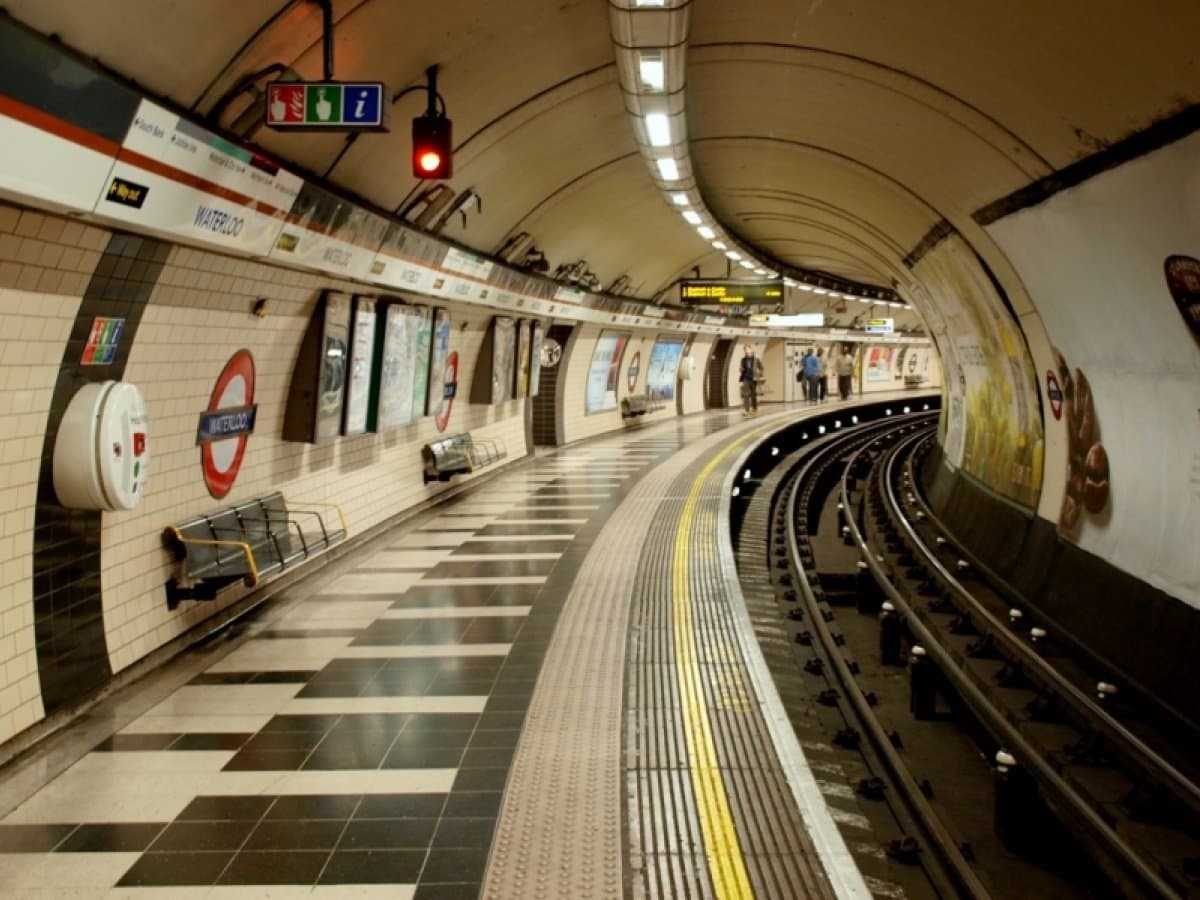 Как назвать метро. Метро Лондона. Станции метро Лондона. Метро Великобритании. Станция метро в Англии.