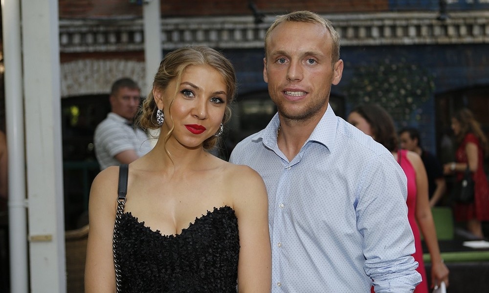 Суд арестовал имущество футболиста Дениса Глушакова из-за развода