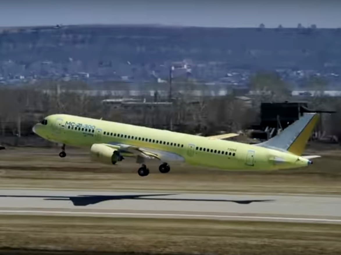 Российский "самолет XXI века" без посадки прилетел из Иркутска в Ульяновск