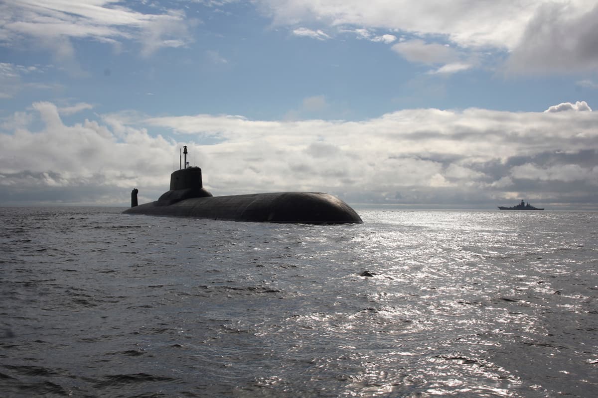 Про подводный флот. Подводная лодка в Баренцевом море. Подводная лодка ВМФ России. Атомная подводная лодка РФ. Подводная лодка 941 акула.