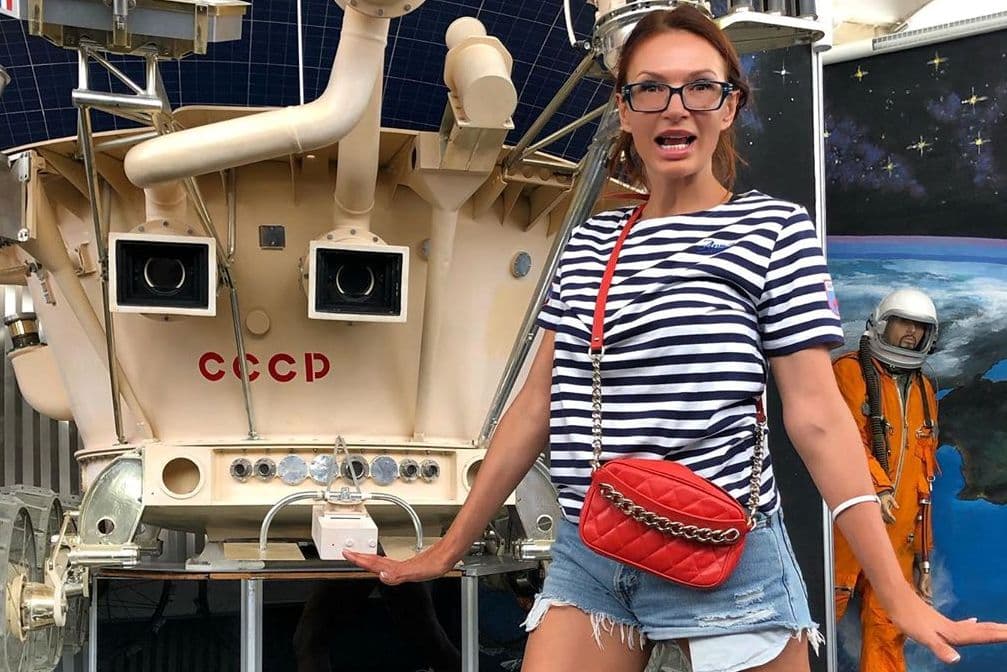 Эвелина Бледанс показала, как рыбачит в Крыму