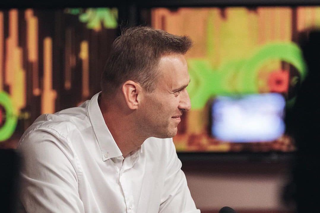 "Глаза-щелочки": Навальный показал фото после странного приступа в тюрьме