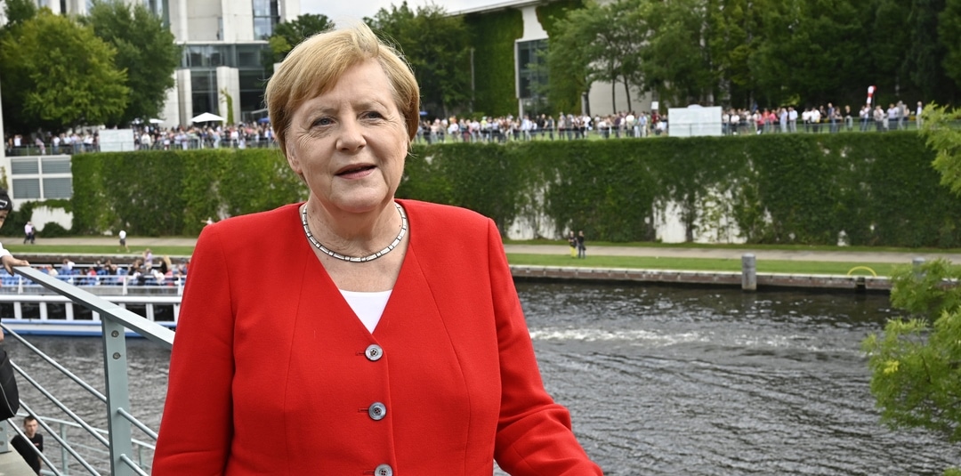 Ангела Меркель появилась на публике в наряде 20-летней давности