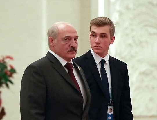 Путин не пожал руку Лукашенко-младшему на параде в Москве