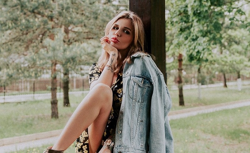 Адель Сергеенкова объяснила, почему разрешила юной дочери увеличить губы