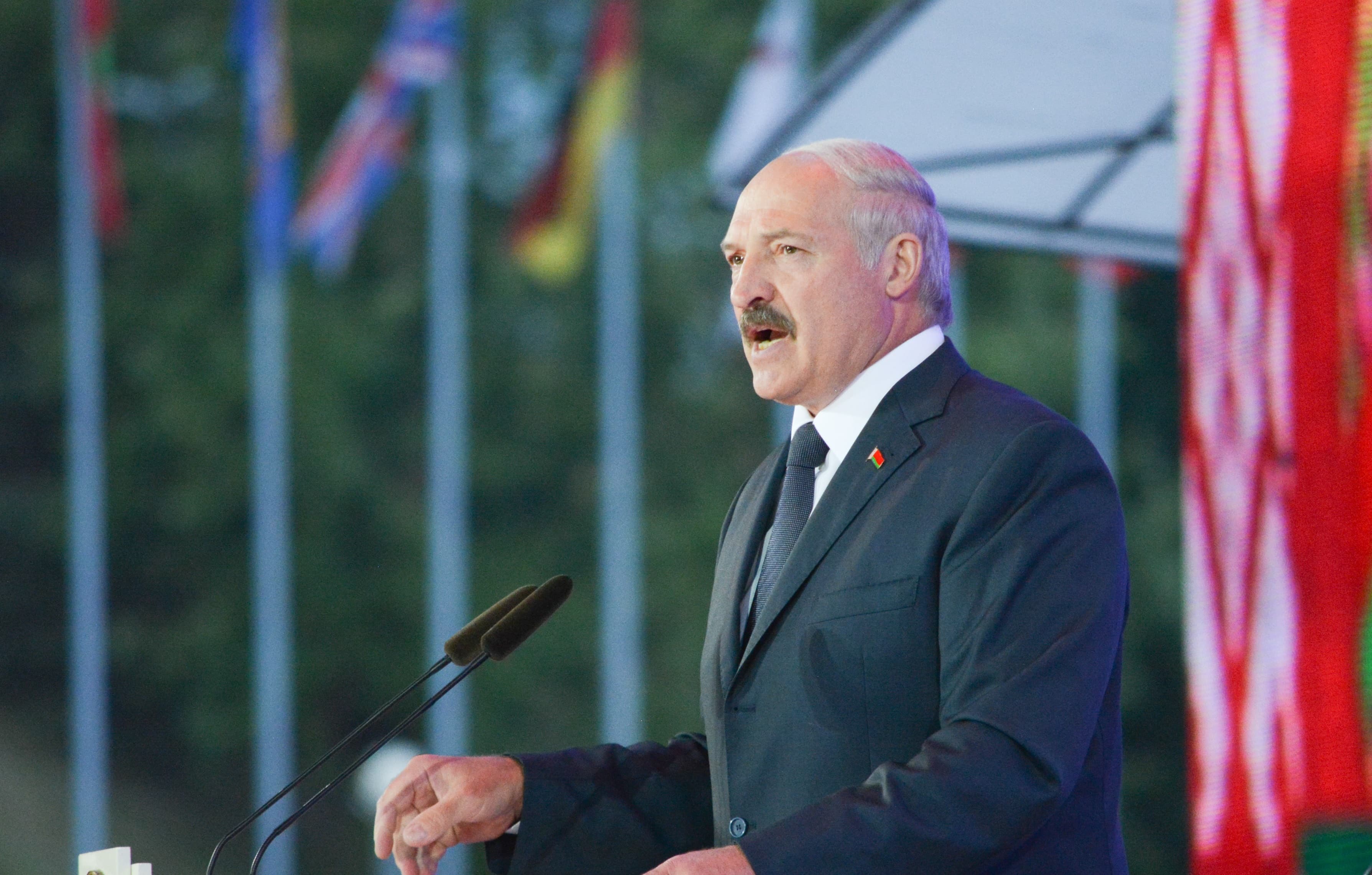 «Разбирают сцены»: концерты в поддержку Лукашенко отменили