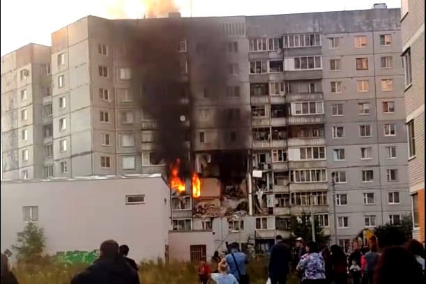 В Ярославле из-за взрыва газа обрушились этажи жилого дома — видео