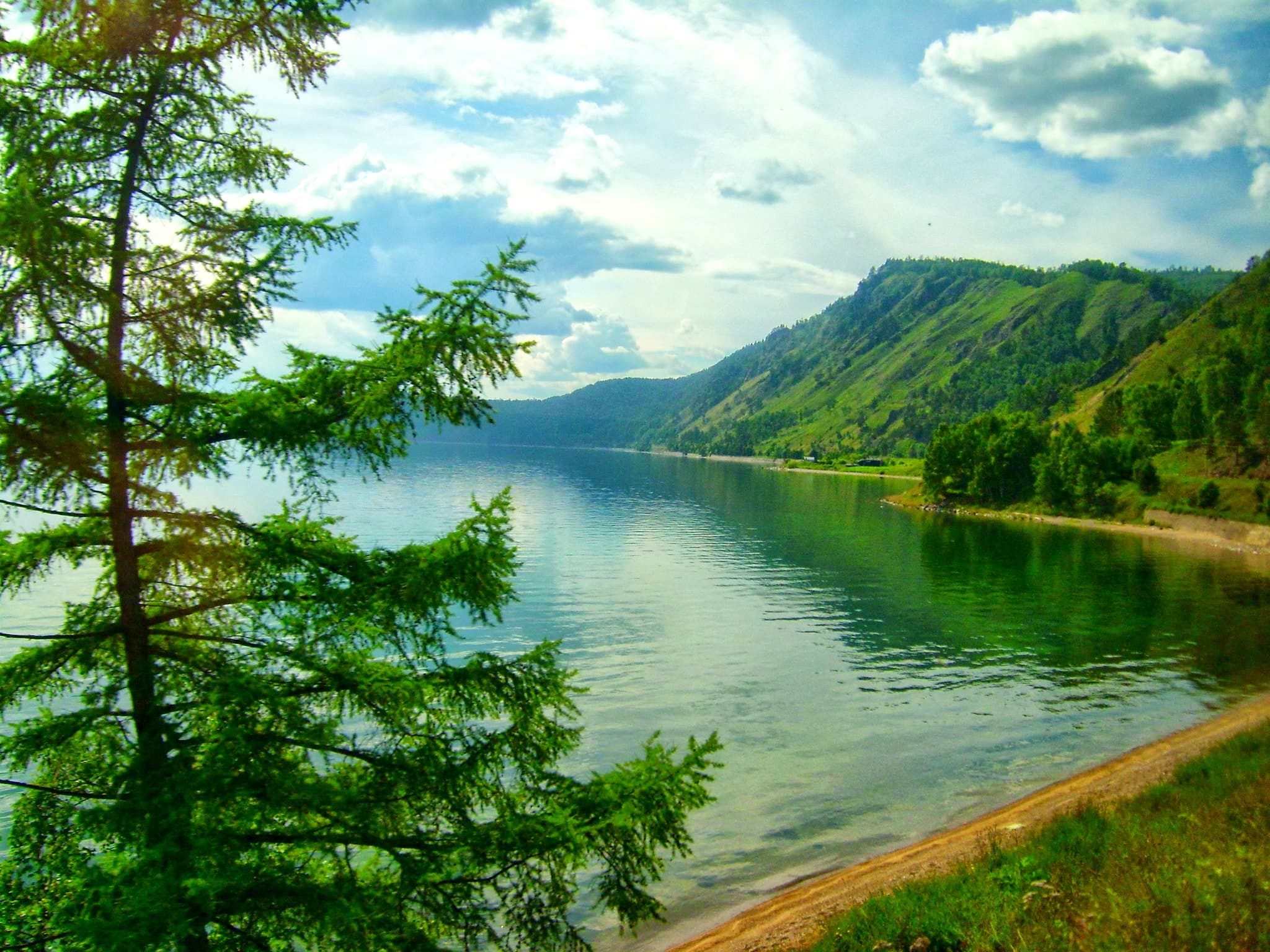 Самое глубокое в мире — озеро Байкал: происхождение, климат, особенности и другие любопытные факты