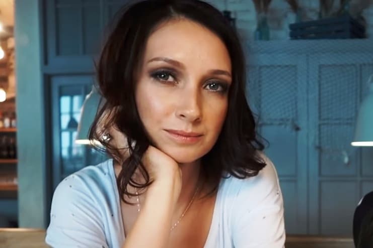 Актриса Анастасия Цветаева обвинила отчима в насилии