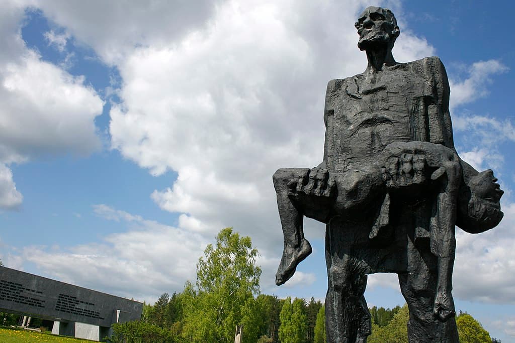 Хатынь — немецкие каратели в белорусской деревне: история трагедии 1943 года