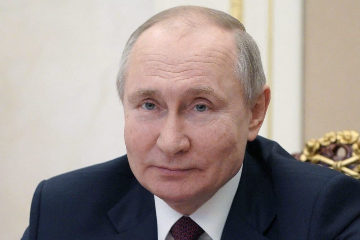Путин рассказал, на сколько выросли зарплаты россиян в 2023 году