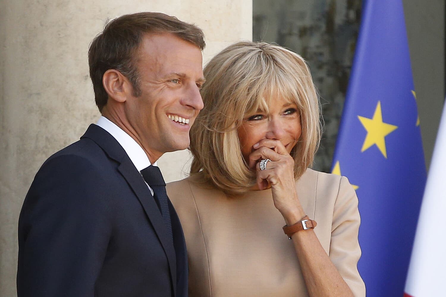 Президент Франции ответил на слухи о том, что его жена родилась мужчиной