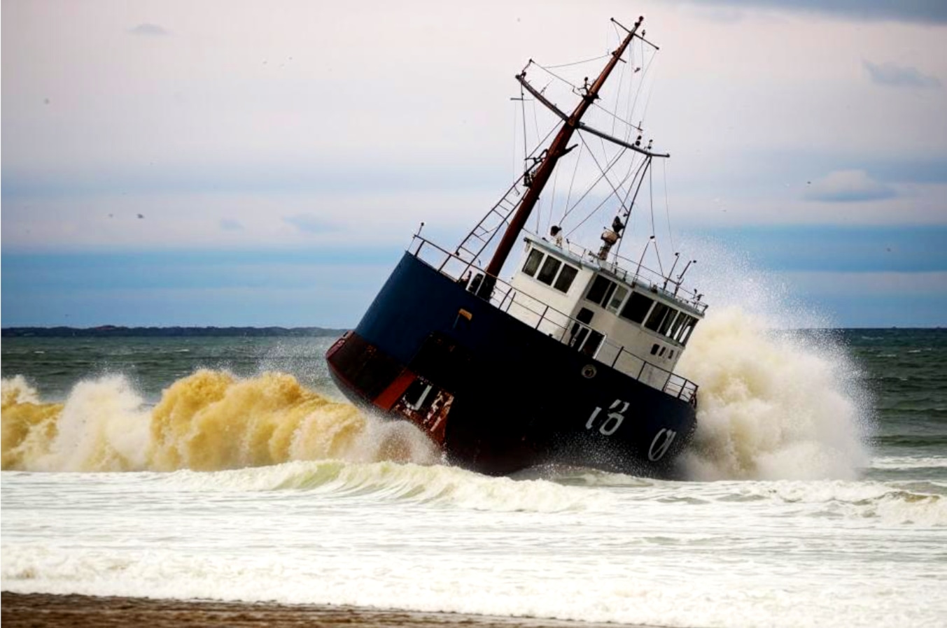 Трагедия у Фолклендских островов: судно с российскими рыбаками пошло ко дну в 8-балльный шторм