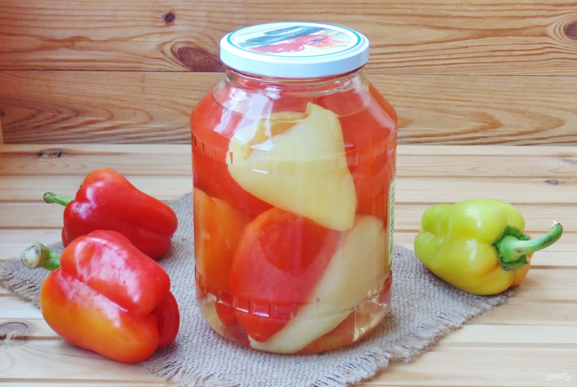 Яркий перец с чесноком станет главным хитом зимы: универсальная заготовка, которая согревает в холода