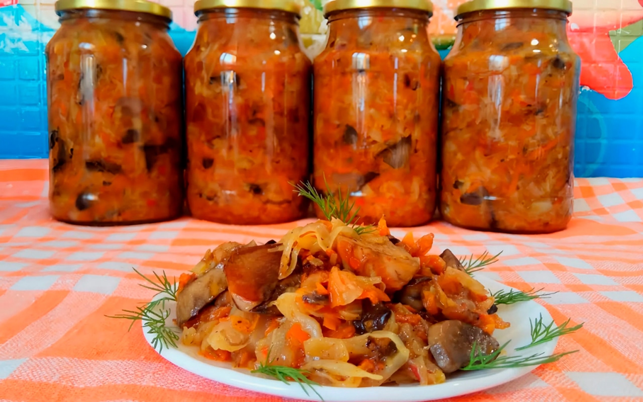 Грибы да капуста  получается безумно вкусно: эта сытная заготовка не раз порадует всю семью зимними вечерами