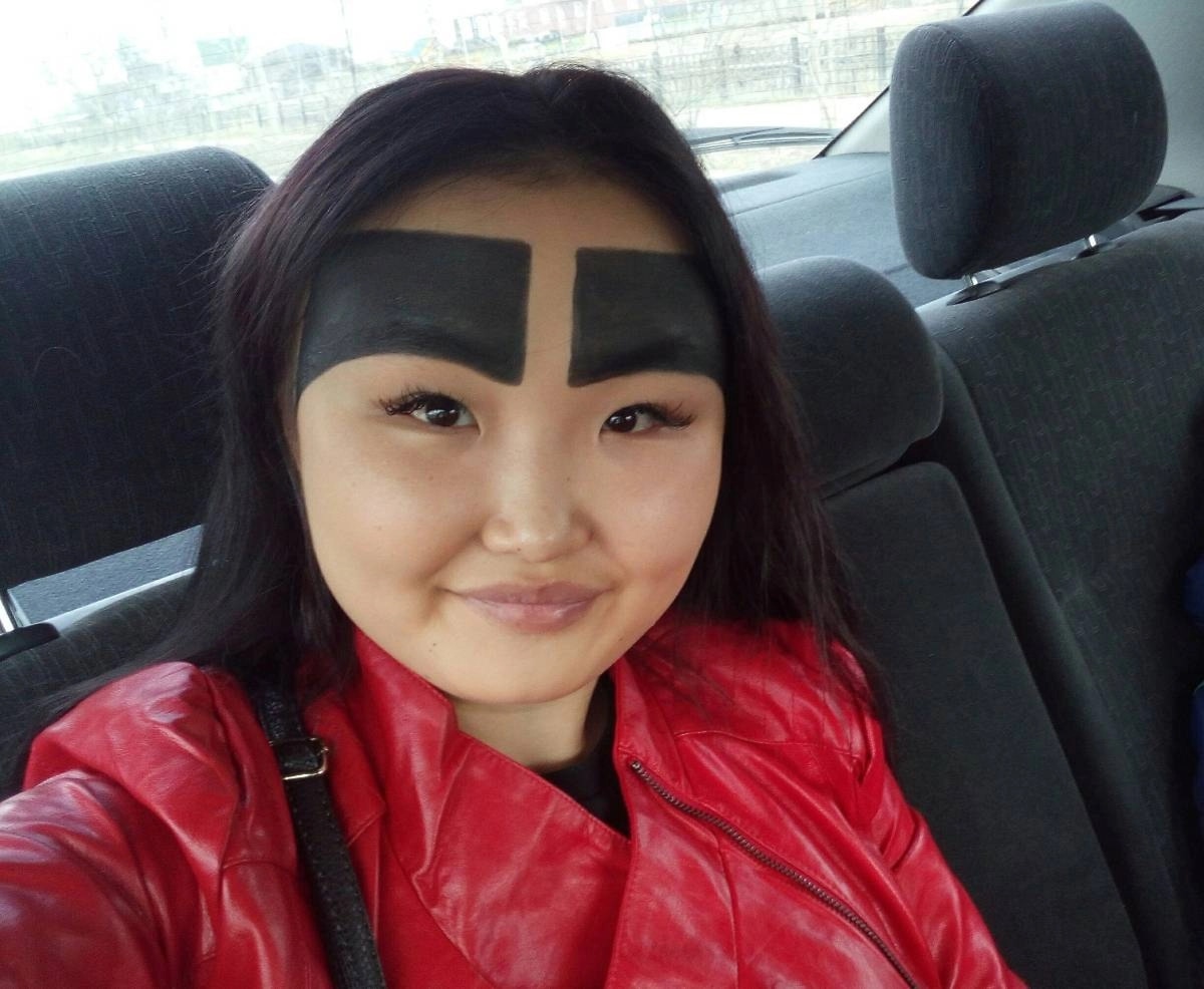 Бровастая звезда шоу Пусть говорят Протодьяконова выпрыгнула из окна после избиения